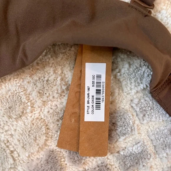 Brand New NWT Skims Plunge Bra - Oxide 32C - Picture 3 of 4